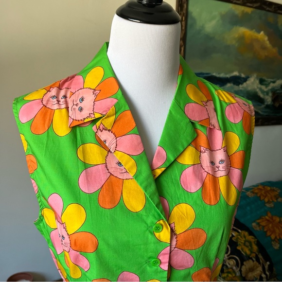 ModCloth x Marisol Muro Showing Up Chic Cat Daisy Green Sleeveless Top Size M - Picture 8 of 10